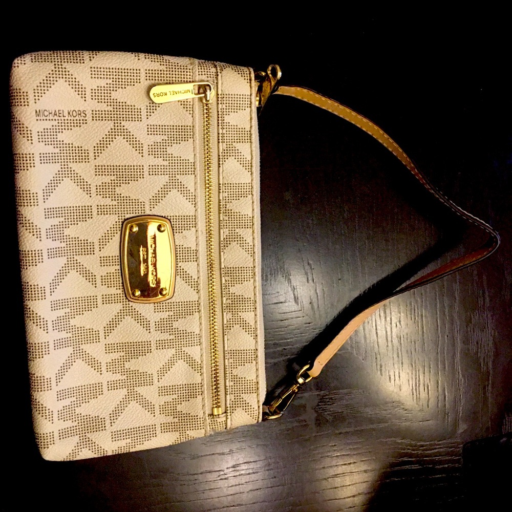 Michael Kors Wristlet